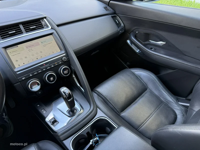 Jaguar E-Pace 17