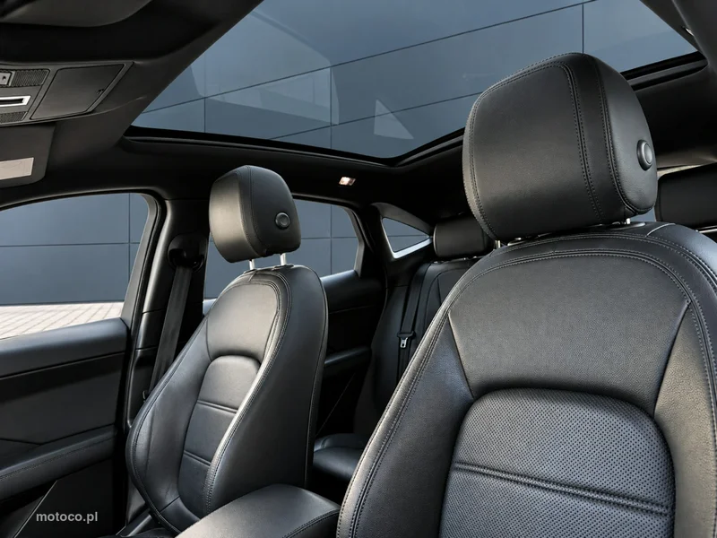 Jaguar E-Pace 18