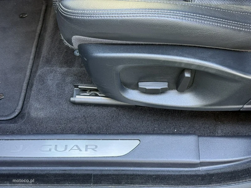 Jaguar E-Pace 21