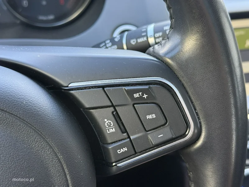 Jaguar E-Pace 25