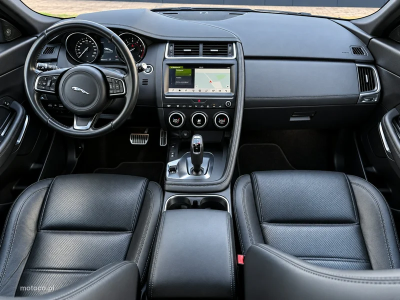 Jaguar E-Pace 6
