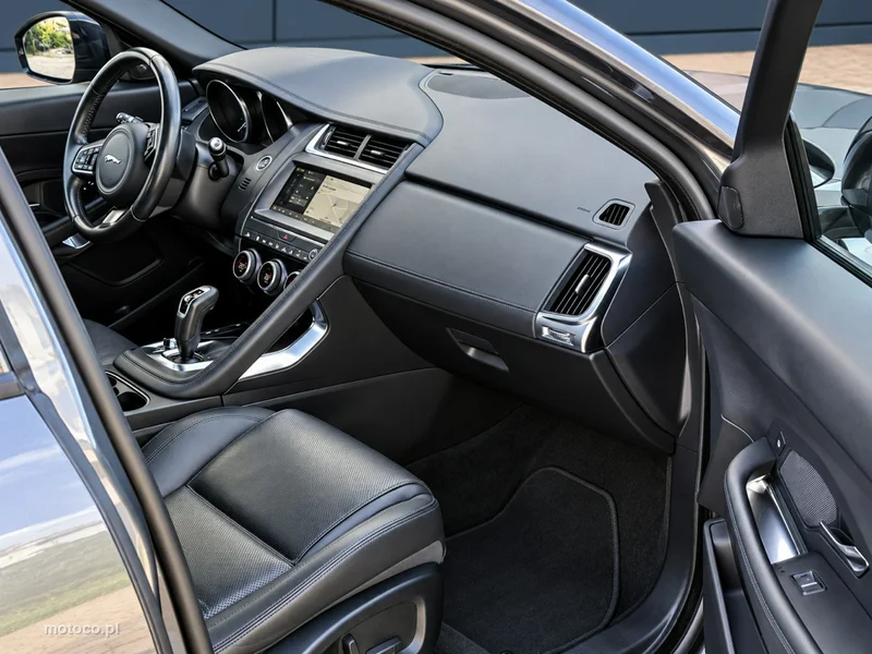 Jaguar E-Pace 7