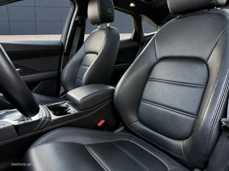 Jaguar E-Pace 8