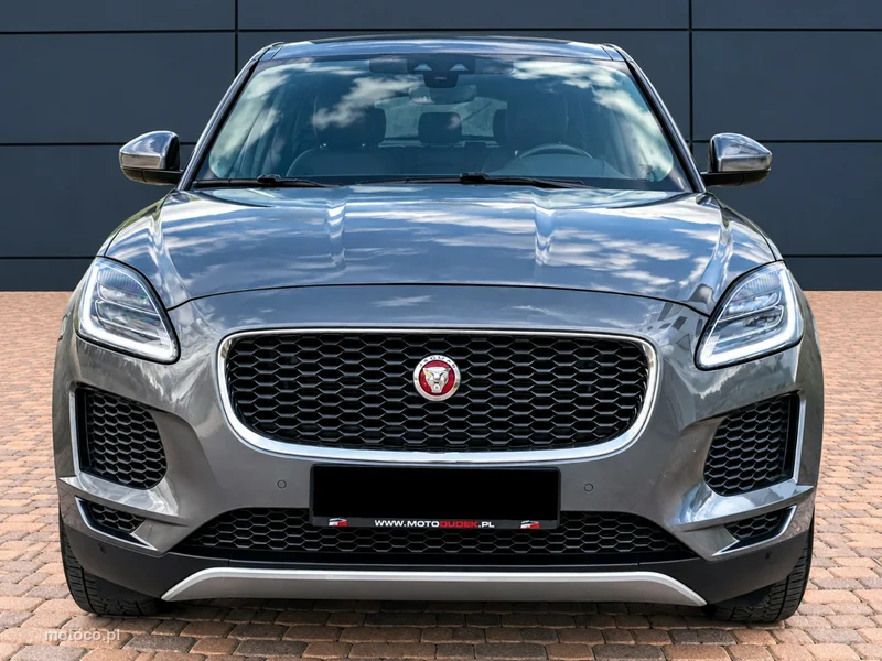 Jaguar E-Pace 10