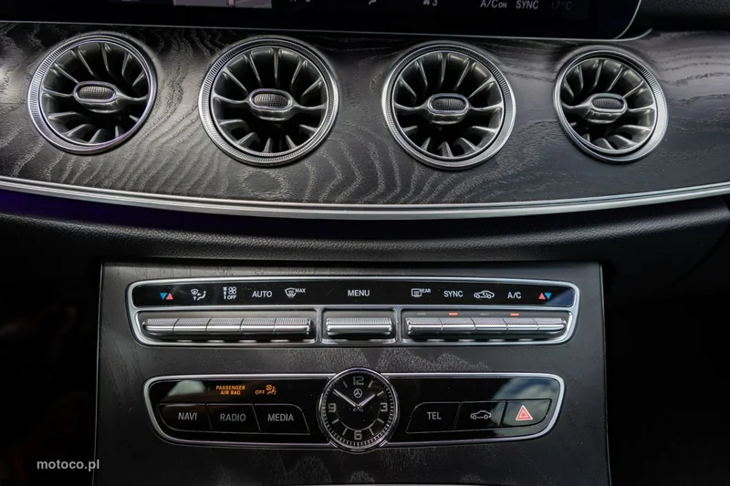 Mercedes-Benz Klasa E W213 E 220 15