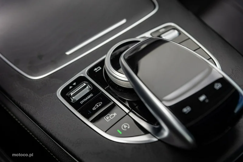 Mercedes-Benz Klasa E W213 E 220 23