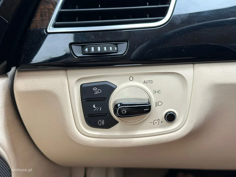 Audi A8 D4 16