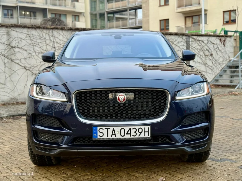 Jaguar F-Pace 13