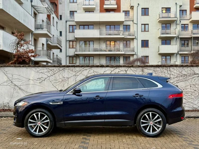 Jaguar F-Pace 14