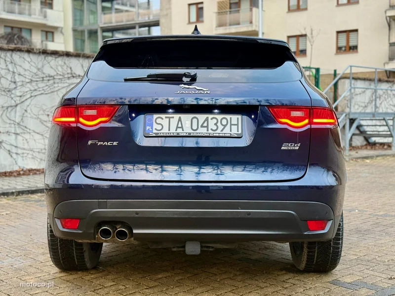 Jaguar F-Pace 16