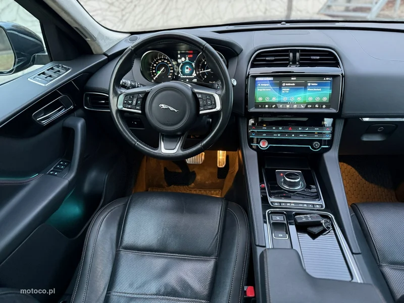 Jaguar F-Pace 17