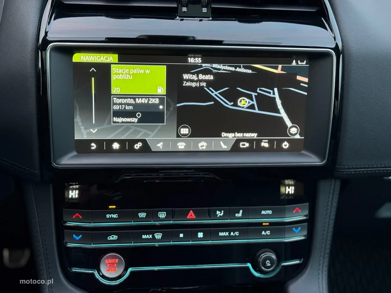 Jaguar F-Pace 33