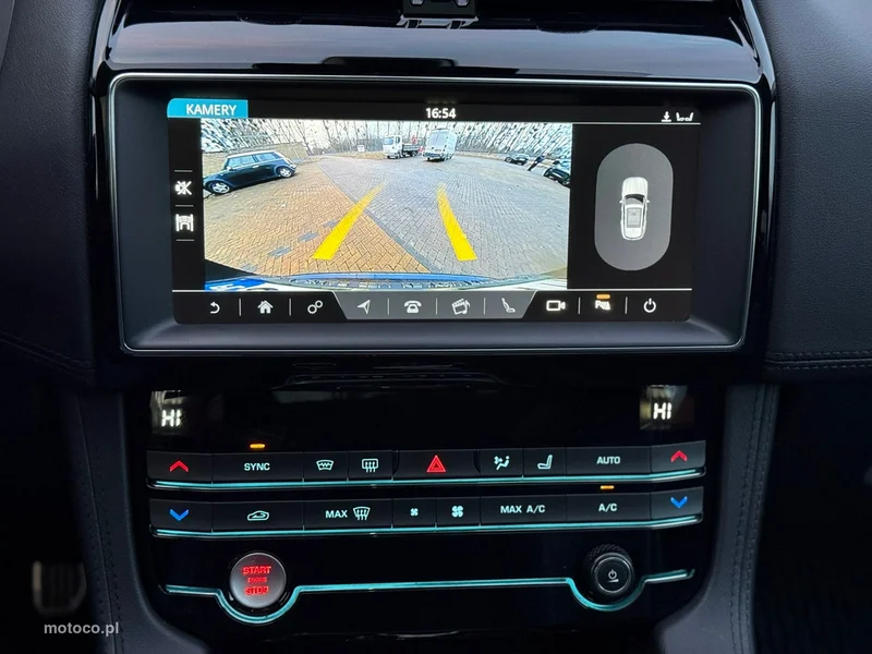 Jaguar F-Pace 34