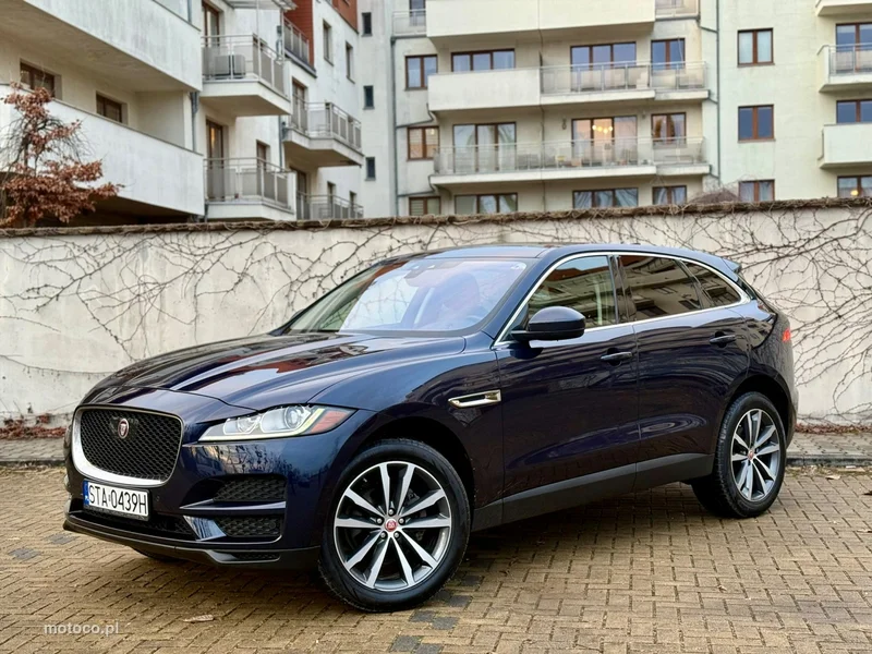 Jaguar F-Pace 37
