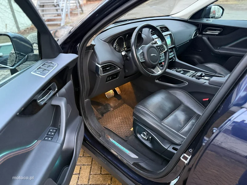 Jaguar F-Pace 5