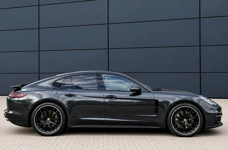 Porsche Panamera 971 11