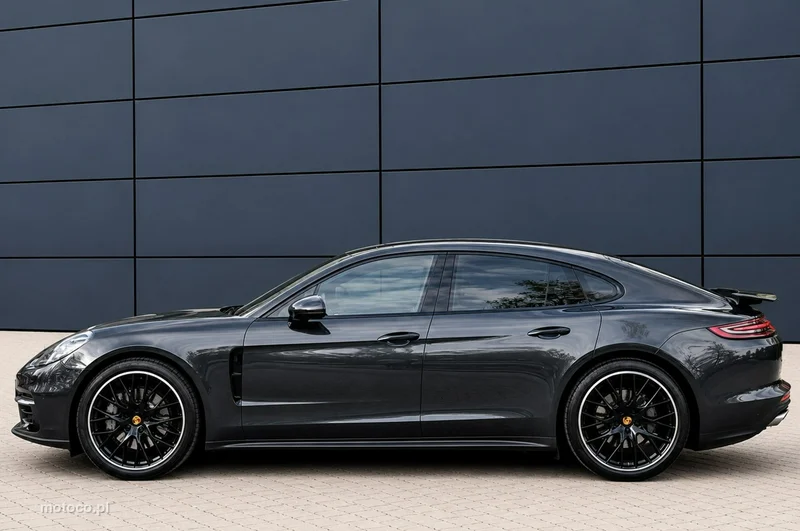 Porsche Panamera 971 12