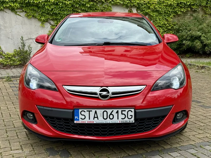 Opel Astra GTC 11