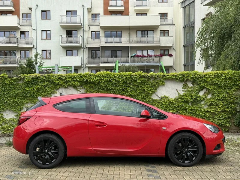 Opel Astra GTC 12