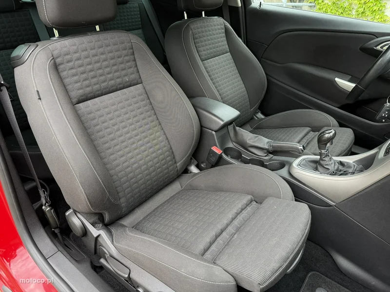 Opel Astra GTC 8