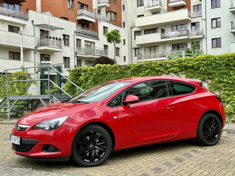Opel Astra GTC 10