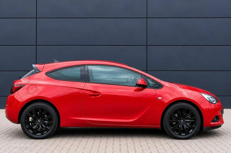 Opel Astra GTC 11