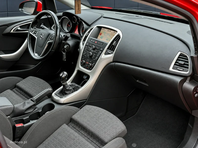 Opel Astra GTC 16
