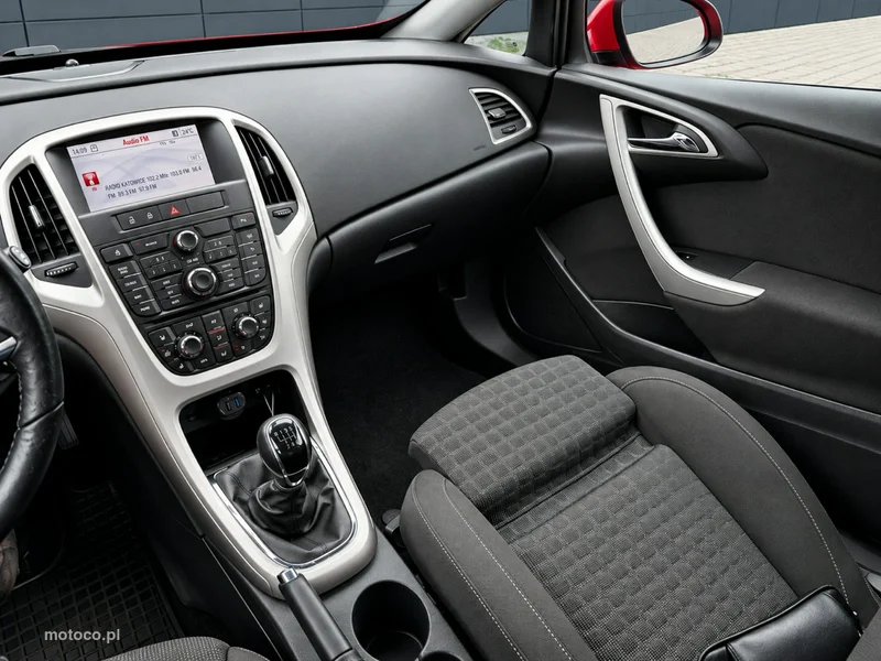 Opel Astra GTC 17