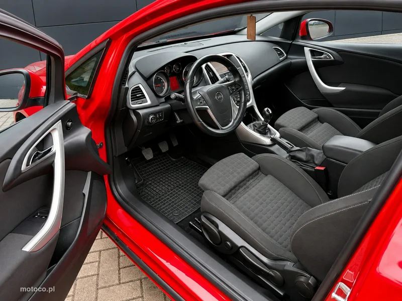 Opel Astra GTC 5