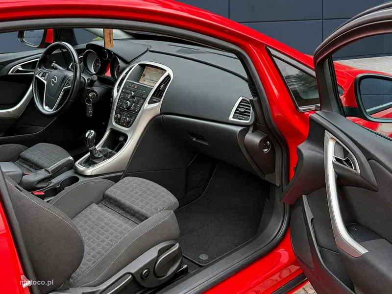 Opel Astra GTC 7
