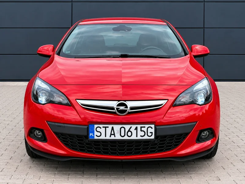 Opel Astra GTC 10