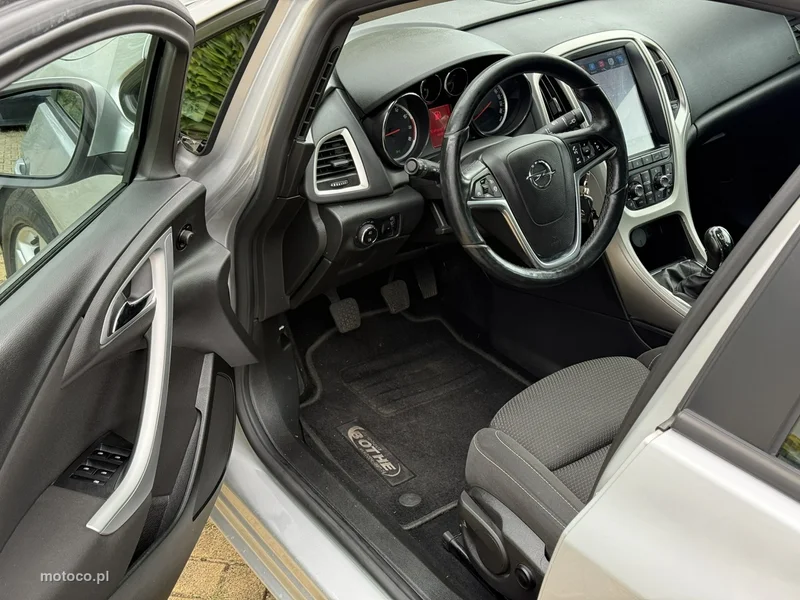 Opel Astra J 11