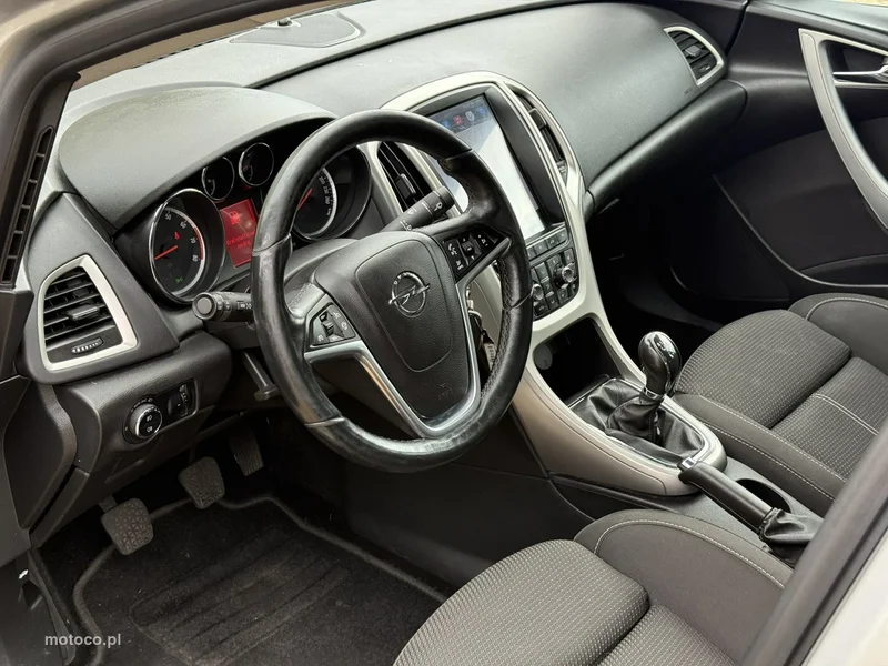 Opel Astra J 12