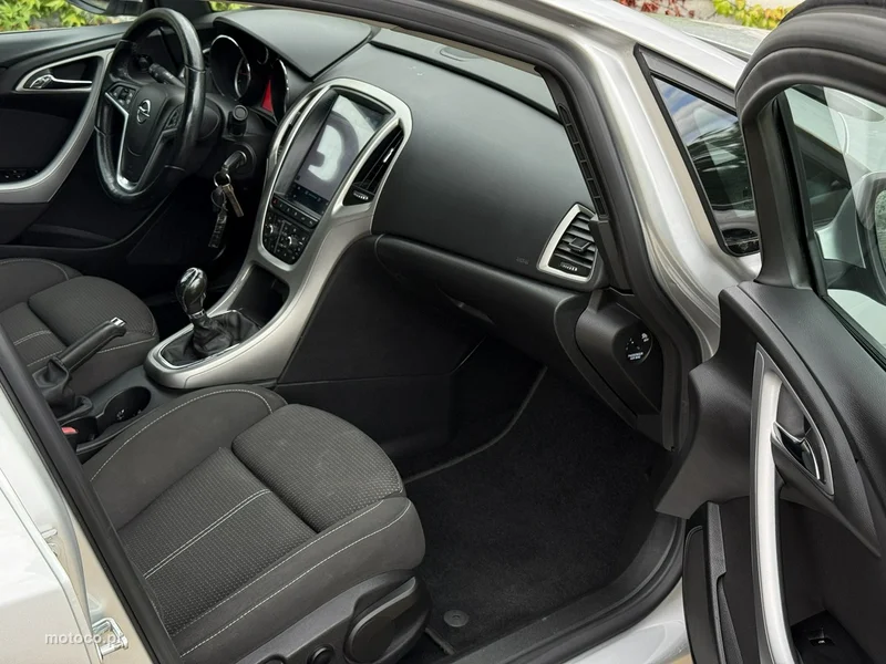 Opel Astra J 13
