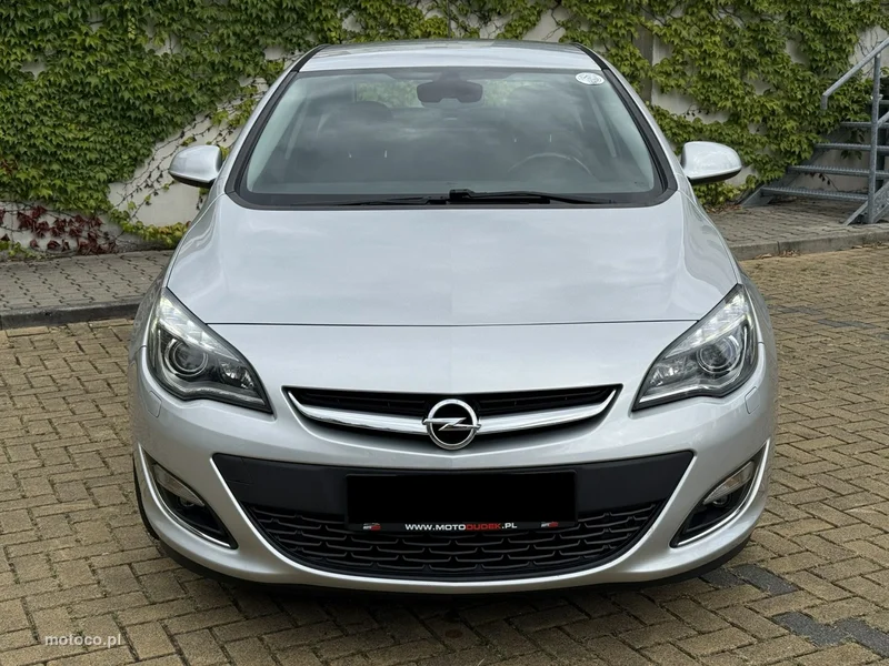 Opel Astra J 3
