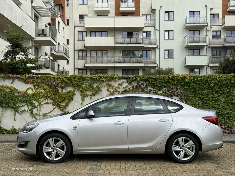 Opel Astra J 4