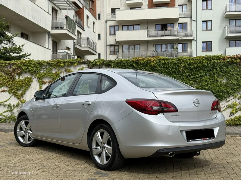 Opel Astra J 5