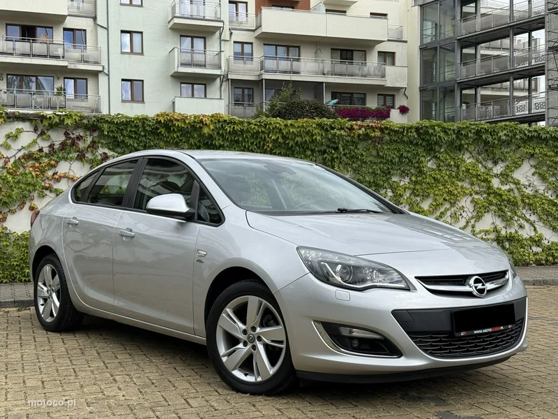 Opel Astra J 6