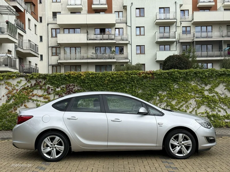 Opel Astra J 8