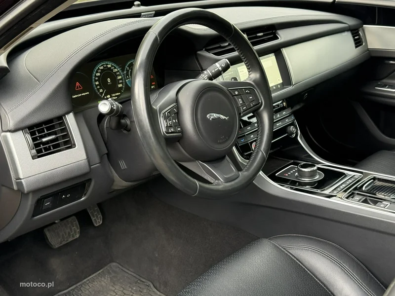 Jaguar XF 17