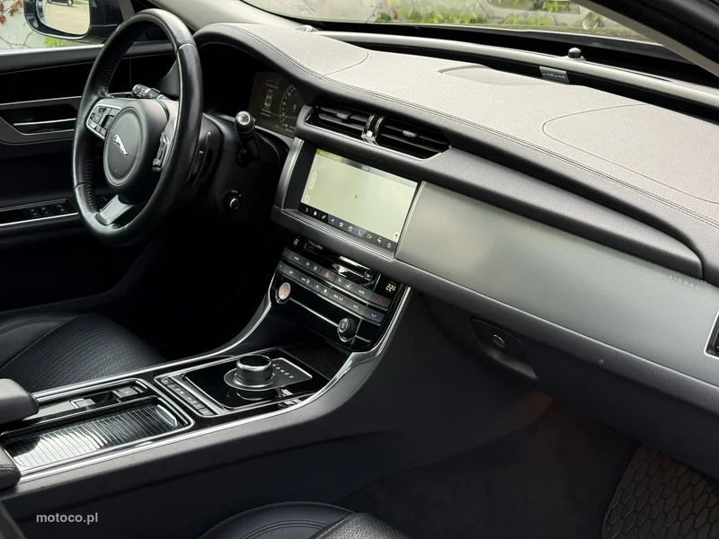 Jaguar XF 19