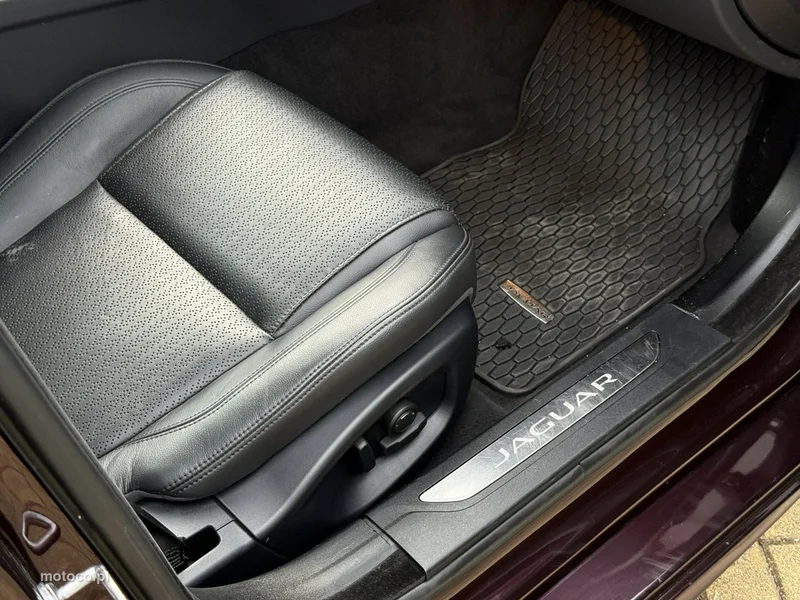 Jaguar XF 8