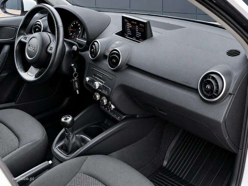 Audi A1 8X 16