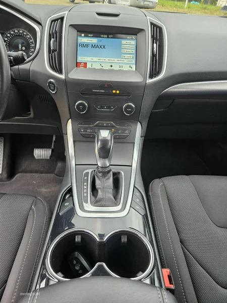 Ford S-Max II 12