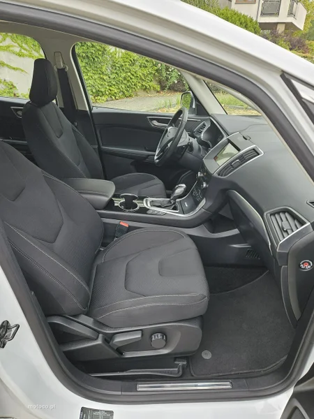 Ford S-Max II 14