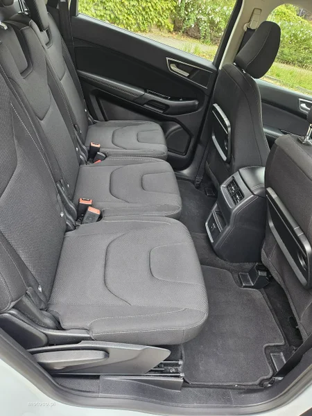 Ford S-Max II 17