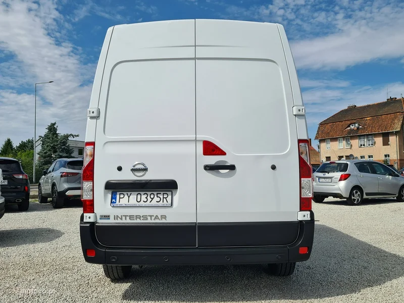 Nissan Interstar 5