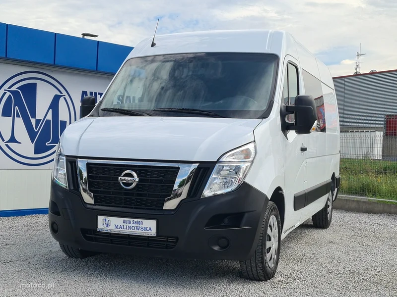 Nissan Interstar 8