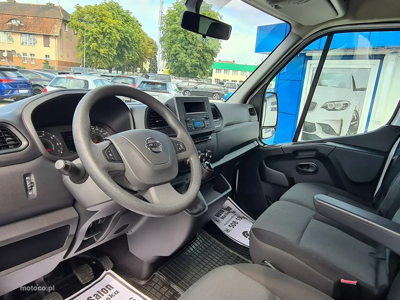 Nissan Interstar 12