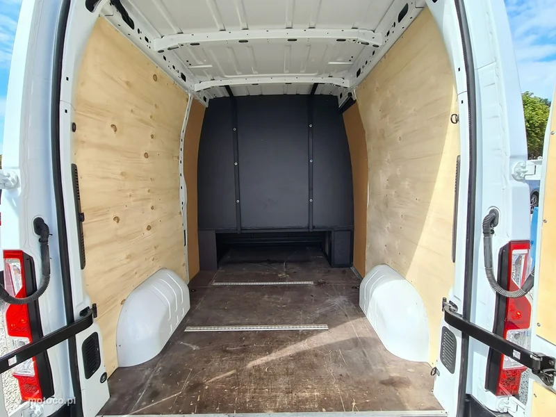 Nissan Interstar 24